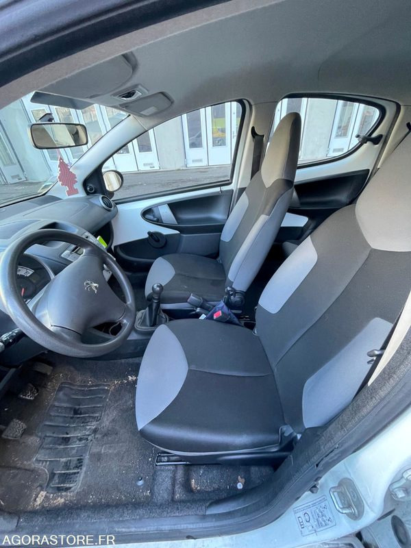 PEUGEOT 107 CL-099-LQ - PKW: das Bild 5 PEUGEOT 107 CL-099-LQ - PKW: das Bild 5