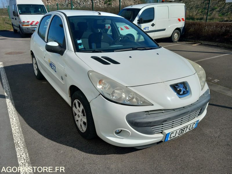 PEUGEOT 206+ 1.4i 73 cv - bon état - 114 300 km - SANS CT - CJ-087-LC - PKW: das Bild 2 PEUGEOT 206+ 1.4i 73 cv - bon état - 114 300 km - SANS CT - CJ-087-LC - PKW: das Bild 2