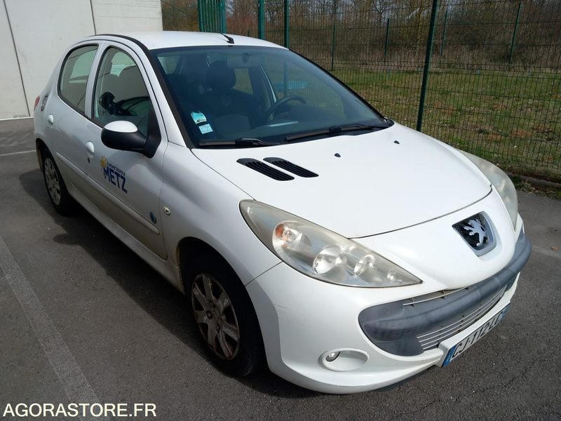 PEUGEOT 206+ 1.4i 73 cv - bon état - 93 000 km - SANS CT - CJ-112- LC - PKW: das Bild 2 PEUGEOT 206+ 1.4i 73 cv - bon état - 93 000 km - SANS CT - CJ-112- LC - PKW: das Bild 2