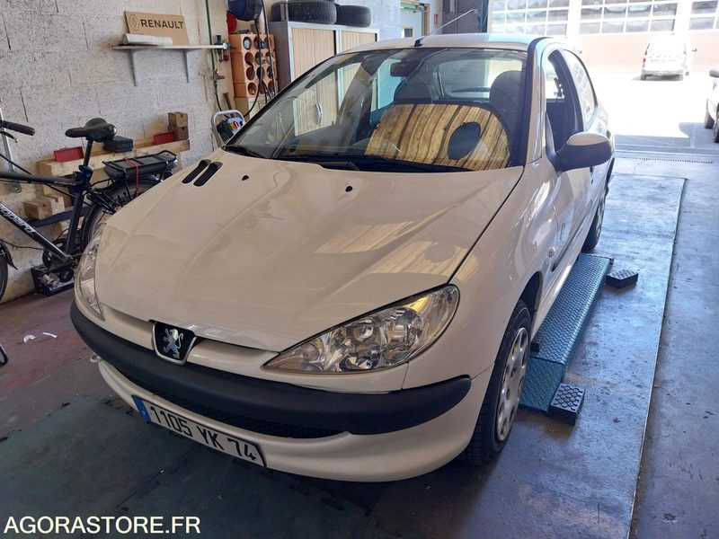 PEUGEOT 206 101700kms - 2005 - PKW: das Bild 1 PEUGEOT 206 101700kms - 2005 - PKW: das Bild 1