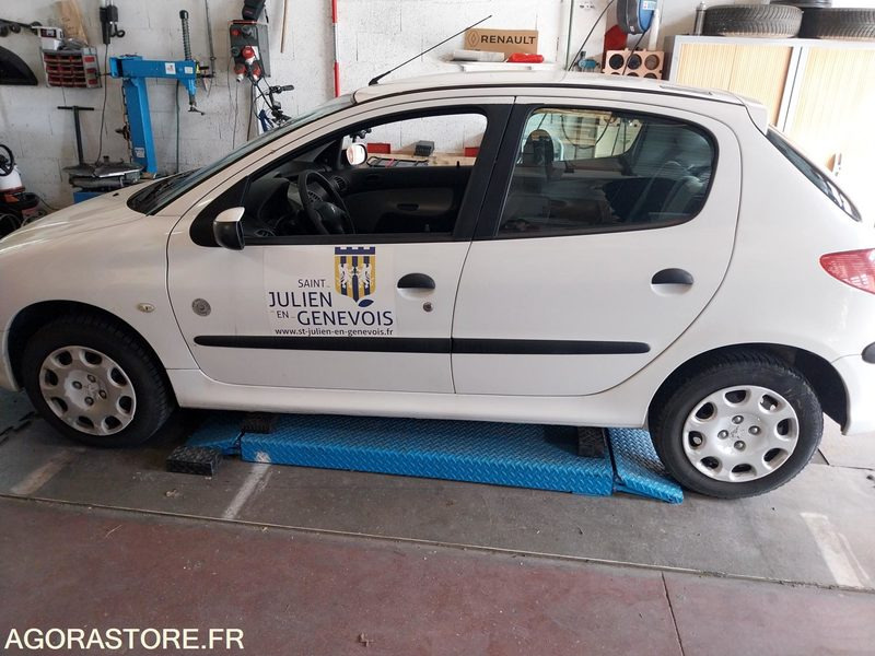 PEUGEOT 206 111000 kms - 2005 - PKW: das Bild 1 PEUGEOT 206 111000 kms - 2005 - PKW: das Bild 1