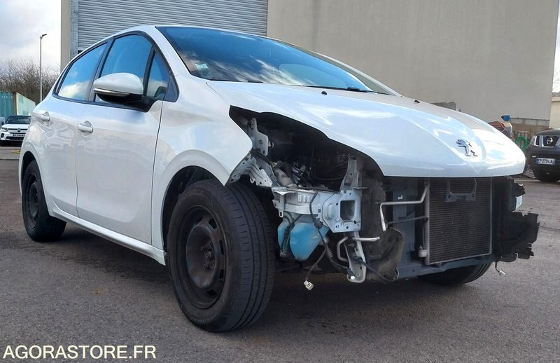 PEUGEOT 208 - 2018 - 121361km - ESSENCE - pour pièces - PKW: das Bild 1 PEUGEOT 208 - 2018 - 121361km - ESSENCE - pour pièces - PKW: das Bild 1