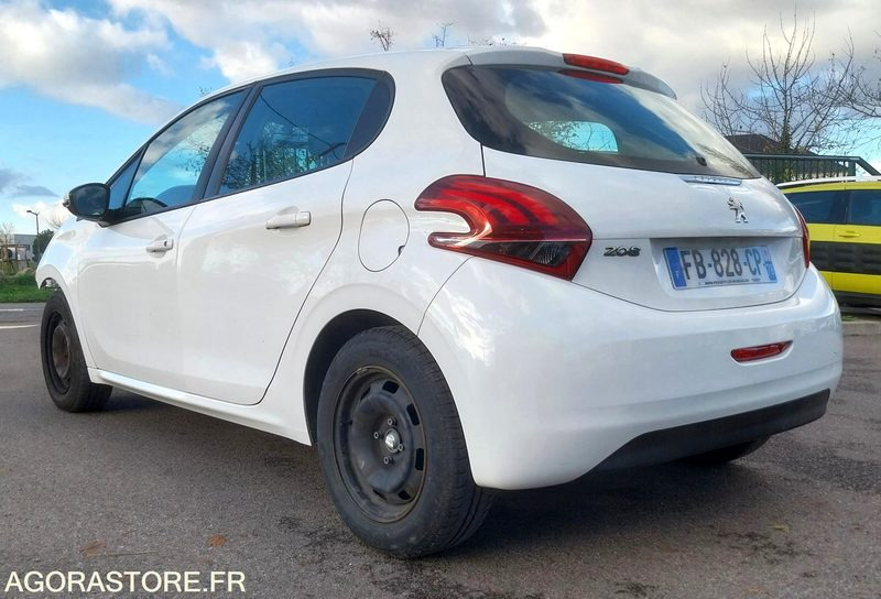PEUGEOT 208 - 2018 - 121361km - ESSENCE - pour pièces - PKW: das Bild 5 PEUGEOT 208 - 2018 - 121361km - ESSENCE - pour pièces - PKW: das Bild 5