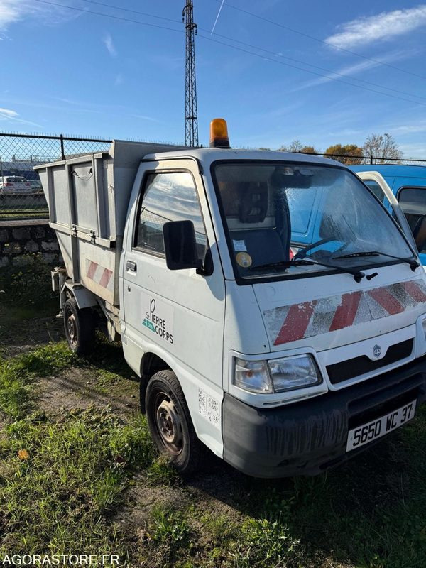 PIAGGIO PORTER - Kipper Transporter: das Bild 1 PIAGGIO PORTER - Kipper Transporter: das Bild 1