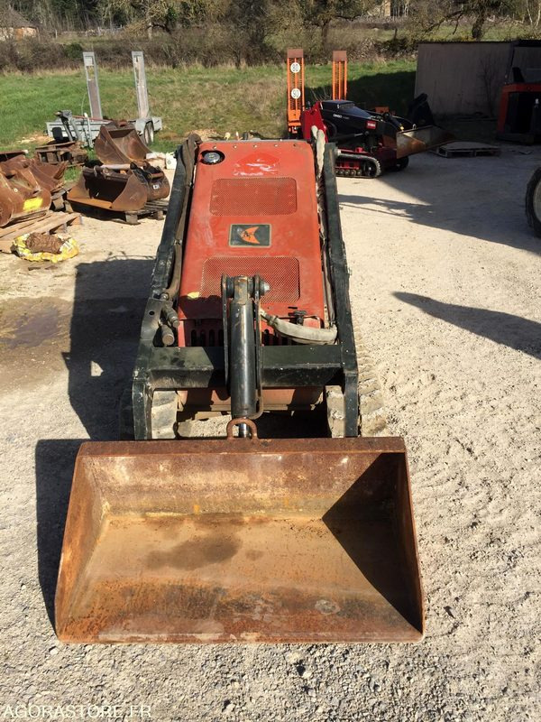 PORTE OUTILS à chenilles DITCH WITCH SK500 - Lader: das Bild 3 PORTE OUTILS à chenilles DITCH WITCH SK500 - Lader: das Bild 3