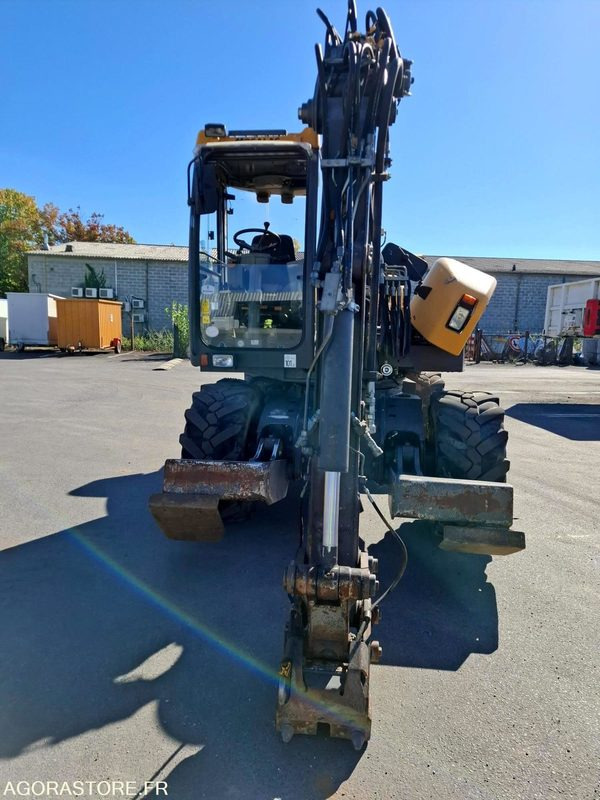 Pelle sur pneus MECALAC 12MTX - N° série 42770 - 2014 - 11400 heures - Bagger: das Bild 4 Pelle sur pneus MECALAC 12MTX - N° série 42770 - 2014 - 11400 heures - Bagger: das Bild 4