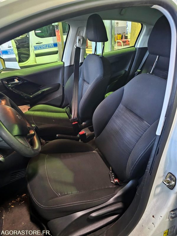 Peugeot 208 - 2014 - 120117kms - DK 618 CZ - PKW: das Bild 5 Peugeot 208 - 2014 - 120117kms - DK 618 CZ - PKW: das Bild 5