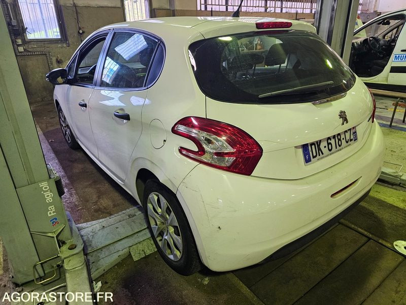 Peugeot 208 - 2014 - 120117kms - DK 618 CZ - PKW: das Bild 4 Peugeot 208 - 2014 - 120117kms - DK 618 CZ - PKW: das Bild 4