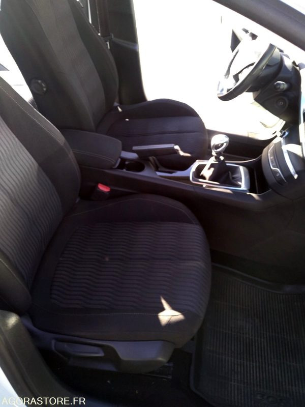 Peugeot 308 1.6 Blue Hdi 120 - 2014 - 168240 KM - PKW: das Bild 3 Peugeot 308 1.6 Blue Hdi 120 - 2014 - 168240 KM - PKW: das Bild 3