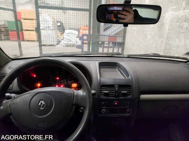 RENAULT CLIO - PKW: das Bild 3 RENAULT CLIO - PKW: das Bild 3