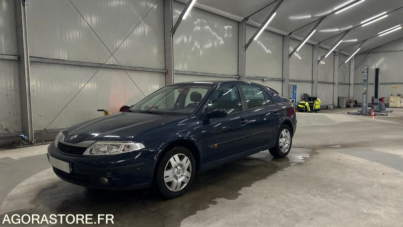 RENAULT-LAGUNA-1.6-16V-EXPRESSION - PKW: das Bild 1 RENAULT-LAGUNA-1.6-16V-EXPRESSION - PKW: das Bild 1