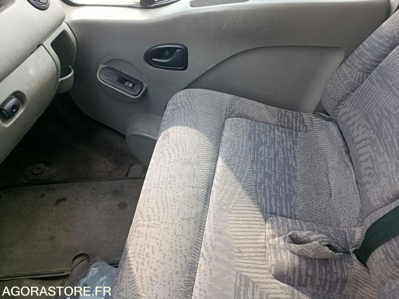 Kastenwagen RENAULT MASTER - 2004 - 185782km: das Bild 9
