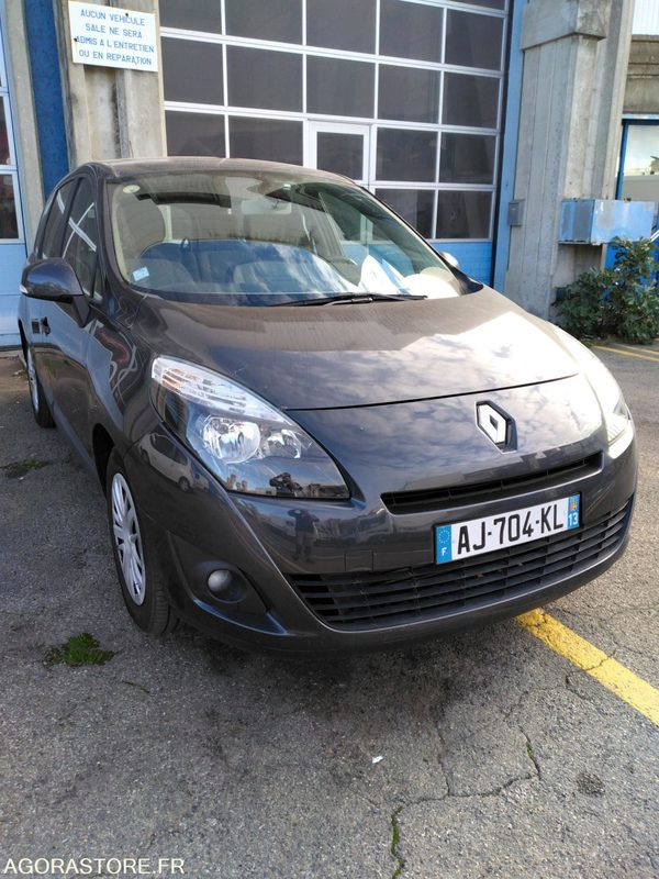 RENAULT SCENIC 1.9 DIESEL - PKW: das Bild 1 RENAULT SCENIC 1.9 DIESEL - PKW: das Bild 1