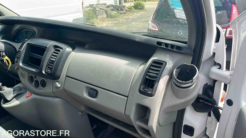 RENAULT TRAFIC - 2003 - 101477kms - Kastenwagen: das Bild 4 RENAULT TRAFIC - 2003 - 101477kms - Kastenwagen: das Bild 4
