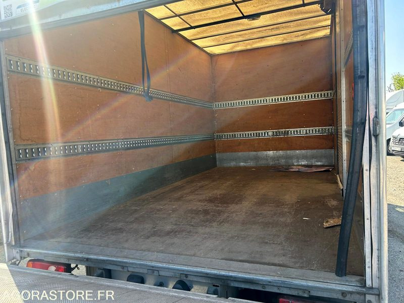 RENAULT maxity ZE electrique 20m3 hayon - 2016 / 68658 KM - Koffer LKW, Elektro-LKW: das Bild 5 RENAULT maxity ZE electrique 20m3 hayon - 2016 / 68658 KM - Koffer LKW, Elektro-LKW: das Bild 5