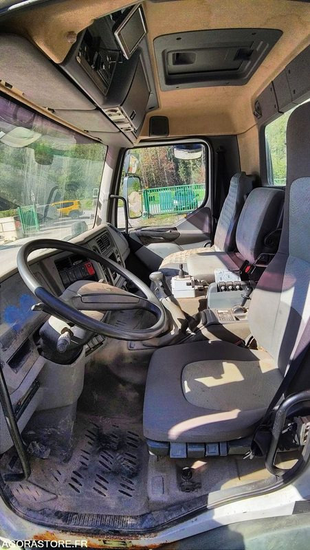 Renault KERAX 2004 - 252967 kms - Kipper Transporter: das Bild 5 Renault KERAX 2004 - 252967 kms - Kipper Transporter: das Bild 5