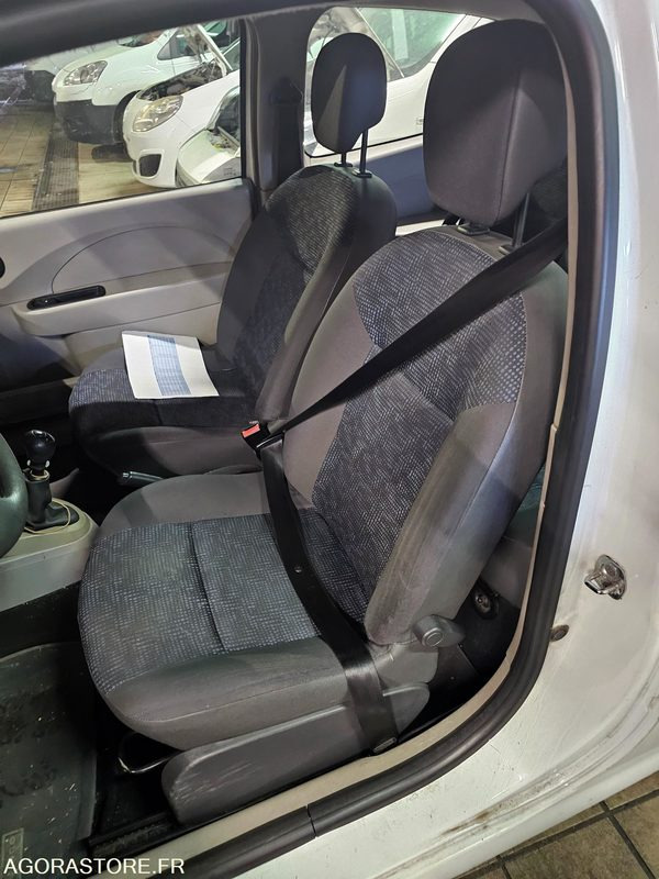 Renault Twingo - 2008 - 128783kms - 556 AHY 93 - PKW: das Bild 5 Renault Twingo - 2008 - 128783kms - 556 AHY 93 - PKW: das Bild 5