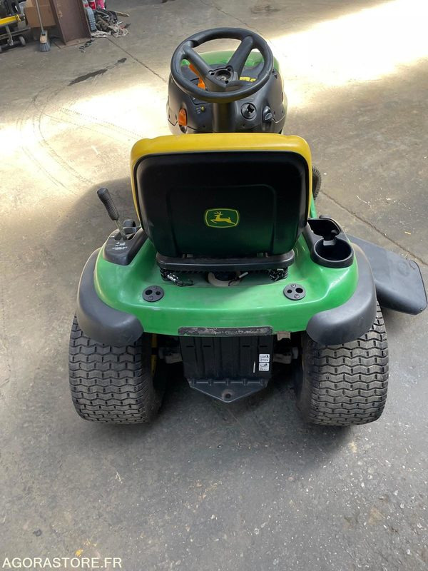 TONDEUSE AUTOPORTEE JOHN DEERE LA155 ESSENCE (PRIX AFFICHE HT - TVA 20%) - Rasenmäher: das Bild 3 TONDEUSE AUTOPORTEE JOHN DEERE LA155 ESSENCE (PRIX AFFICHE HT - TVA 20%) - Rasenmäher: das Bild 3