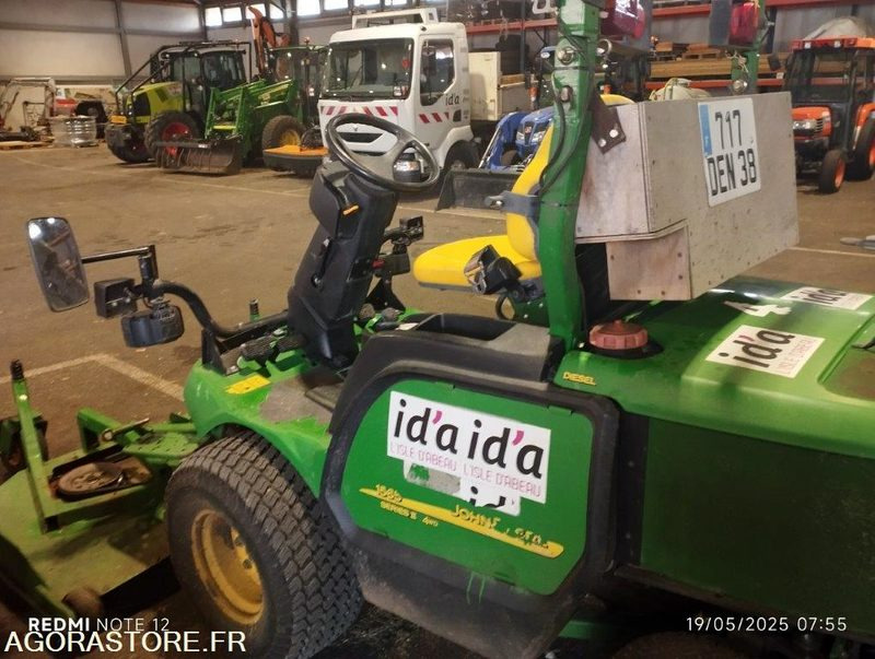 TONDEUSE JOHN DEERE 1565 - Rasenmäher: das Bild 4 TONDEUSE JOHN DEERE 1565 - Rasenmäher: das Bild 4
