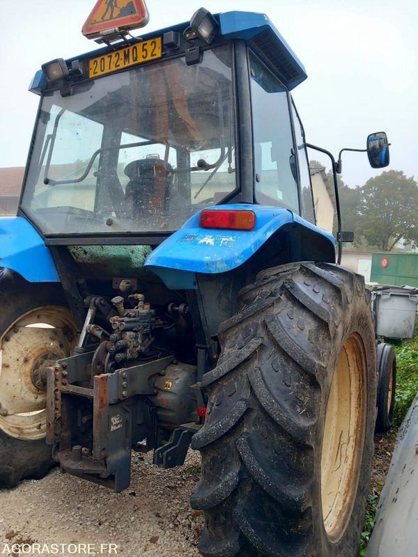 TRACTEUR NEW HOLLAND - Traktor: das Bild 2 TRACTEUR NEW HOLLAND - Traktor: das Bild 2