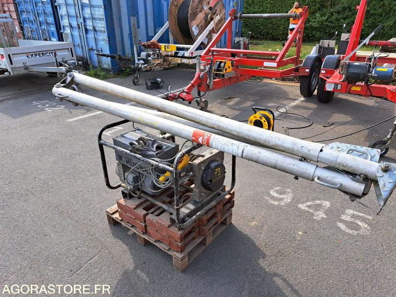 TREUIL ELECTRIQUE - Baugeräte: das Bild 1 TREUIL ELECTRIQUE - Baugeräte: das Bild 1