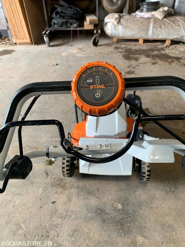 Tondeuse STIHL - Rasenmäher: das Bild 2 Tondeuse STIHL - Rasenmäher: das Bild 2