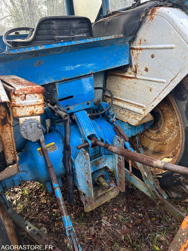 Tracteur Ford 4600 avec fourche - 7 250 HEURES - 1976 - Traktor: das Bild 3 Tracteur Ford 4600 avec fourche - 7 250 HEURES - 1976 - Traktor: das Bild 3
