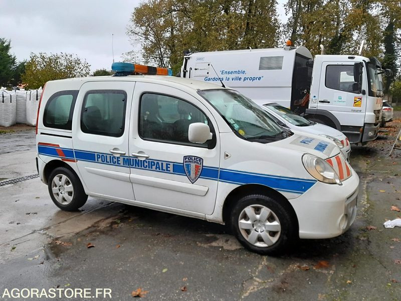 Voiture Renault Kangoo Expression dCi90, 2012 - 196968KM - Kleintransporter: das Bild 1 Voiture Renault Kangoo Expression dCi90, 2012 - 196968KM - Kleintransporter: das Bild 1