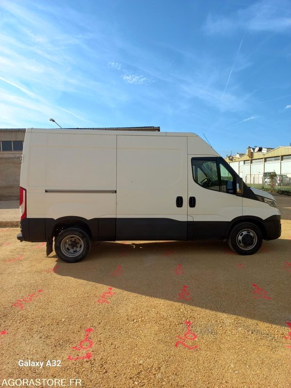 Fourgon iveco - Kastenwagen: das Bild 4 Fourgon iveco - Kastenwagen: das Bild 4