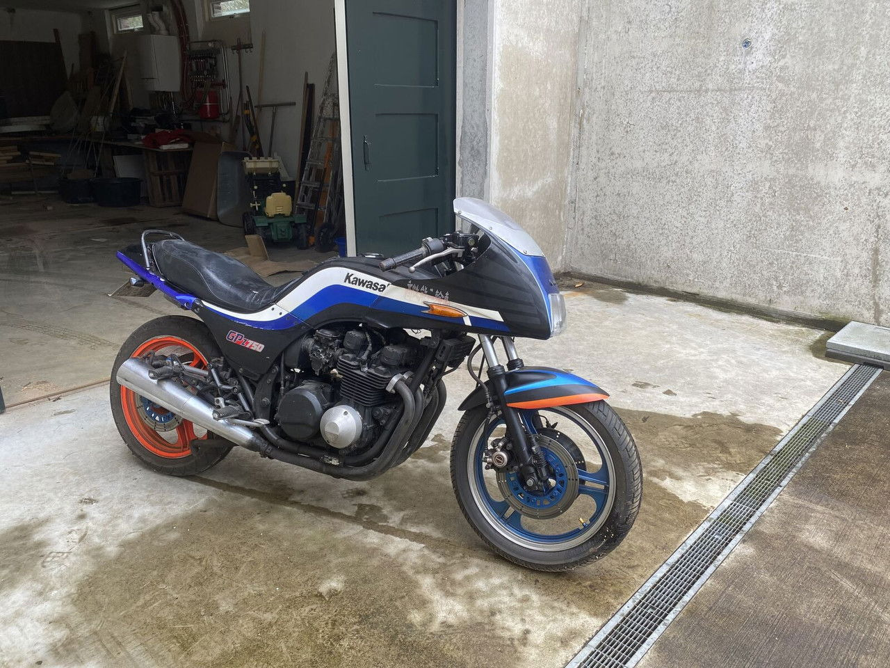 Kawasaki GPZ 750 - Motorrad: das Bild 4 Kawasaki GPZ 750 - Motorrad: das Bild 4