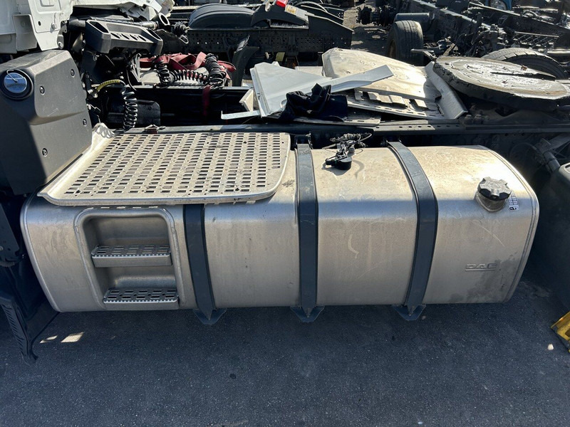 DAF 765 liters 620x675x2112 with step, complete set - Kraftstofftank für LKW: das Bild 1 DAF 765 liters 620x675x2112 with step, complete set - Kraftstofftank für LKW: das Bild 1