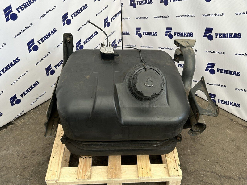 Mercedes-Benz 120l - Kraftstofftank für LKW: das Bild 1 Mercedes-Benz 120l - Kraftstofftank für LKW: das Bild 1