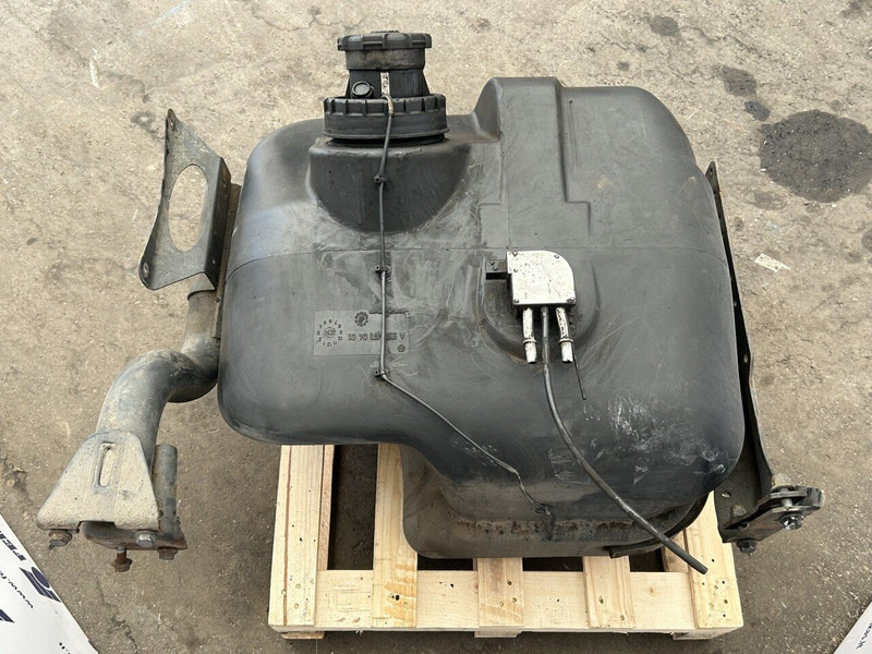 Mercedes-Benz 120l - Kraftstofftank für LKW: das Bild 4 Mercedes-Benz 120l - Kraftstofftank für LKW: das Bild 4