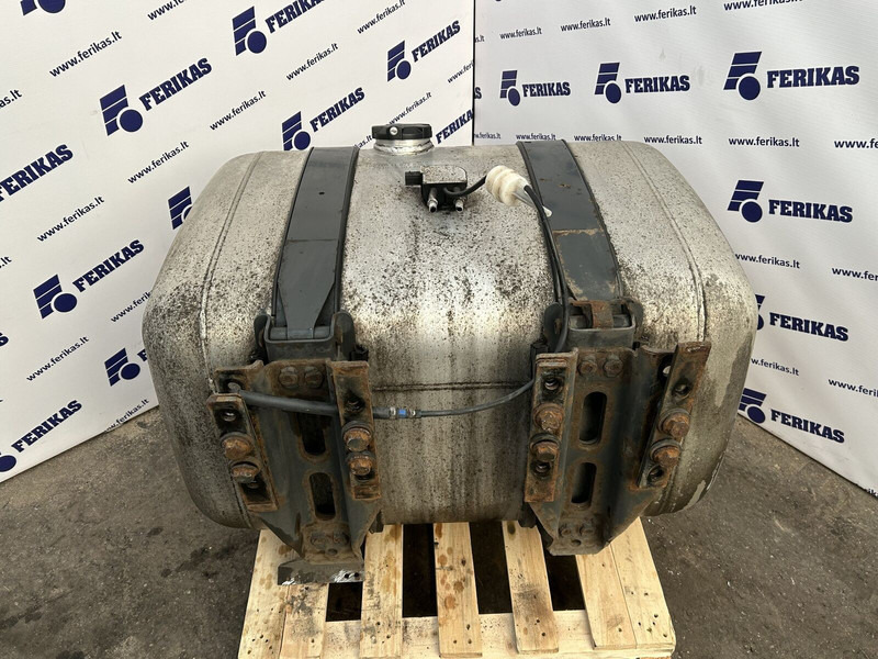 Mercedes-Benz 290L 565x650x950 - Kraftstofftank für LKW: das Bild 4 Mercedes-Benz 290L 565x650x950 - Kraftstofftank für LKW: das Bild 4