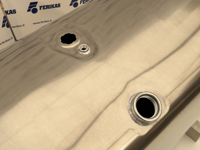 Scania New aluminum fuel tank 485L - Kraftstofftank für LKW: das Bild 4 Scania New aluminum fuel tank 485L - Kraftstofftank für LKW: das Bild 4