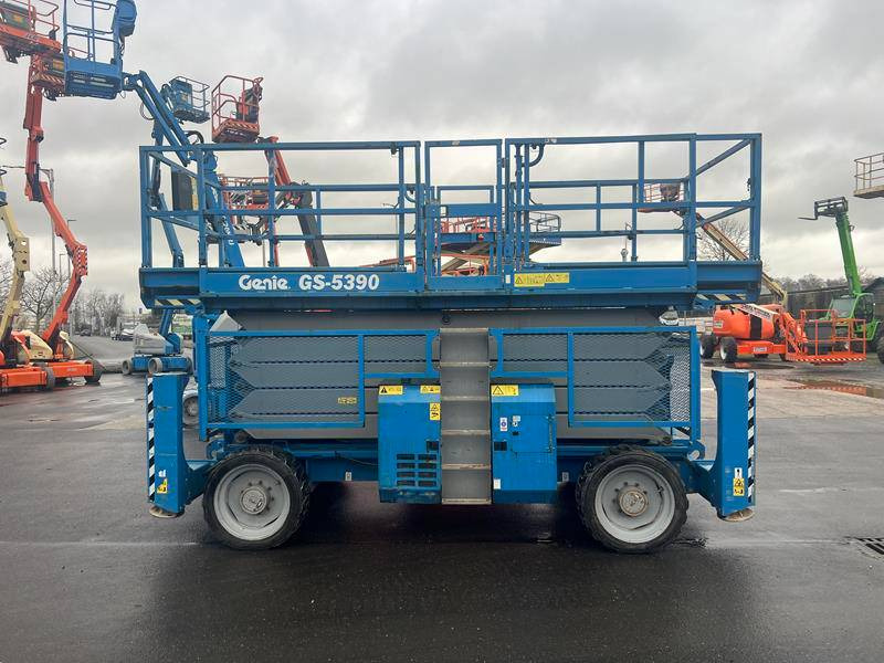 Genie GS5390 RT diesel 4x4 18m (1711) - Scherenbühne: das Bild 2 Genie GS5390 RT diesel 4x4 18m (1711) - Scherenbühne: das Bild 2