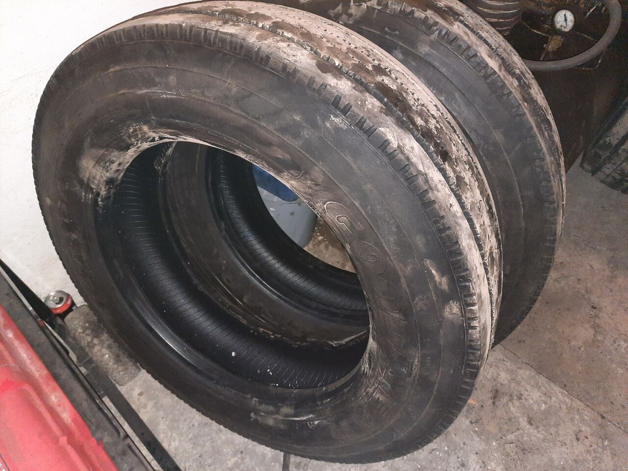 Michelin 295*80R22.5 255*70 \ 275*70* 265\70R19.5 - Reifen für LKW: das Bild 2 Michelin 295*80R22.5 255*70 \ 275*70* 265\70R19.5 - Reifen für LKW: das Bild 2
