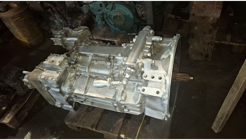ZF GO210-6. S6 85+GV80/ S6 90 + GV90 - Getriebe: das Bild 1 ZF GO210-6. S6 85+GV80/ S6 90 + GV90 - Getriebe: das Bild 1