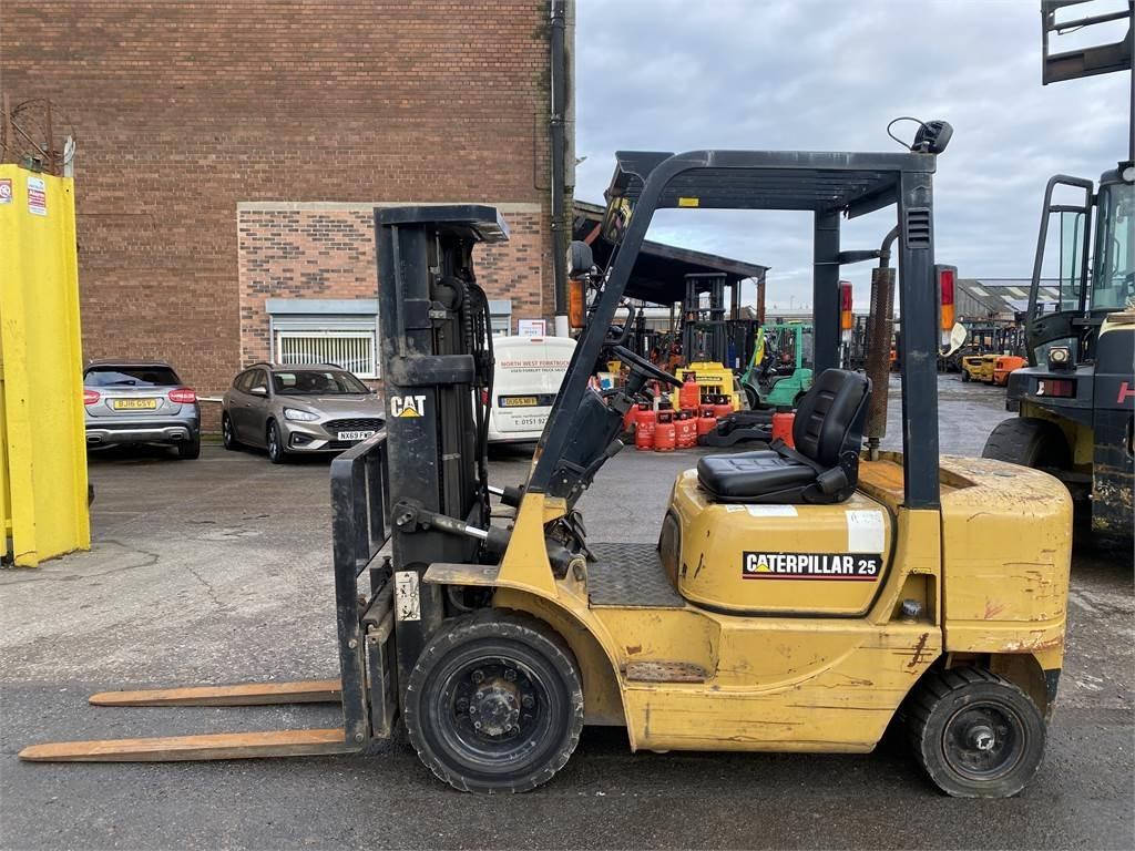 CAT DP25K - Dieselstapler: das Bild 1 CAT DP25K - Dieselstapler: das Bild 1