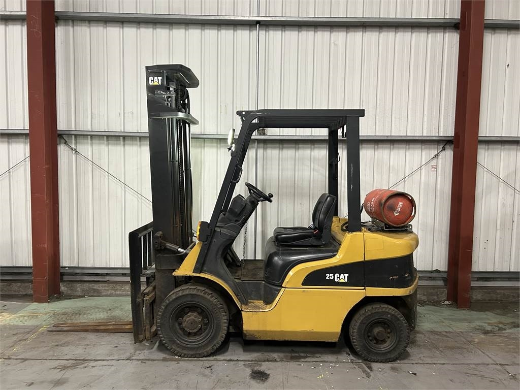 CAT GP25NT - Treibgasstapler: das Bild 1 CAT GP25NT - Treibgasstapler: das Bild 1