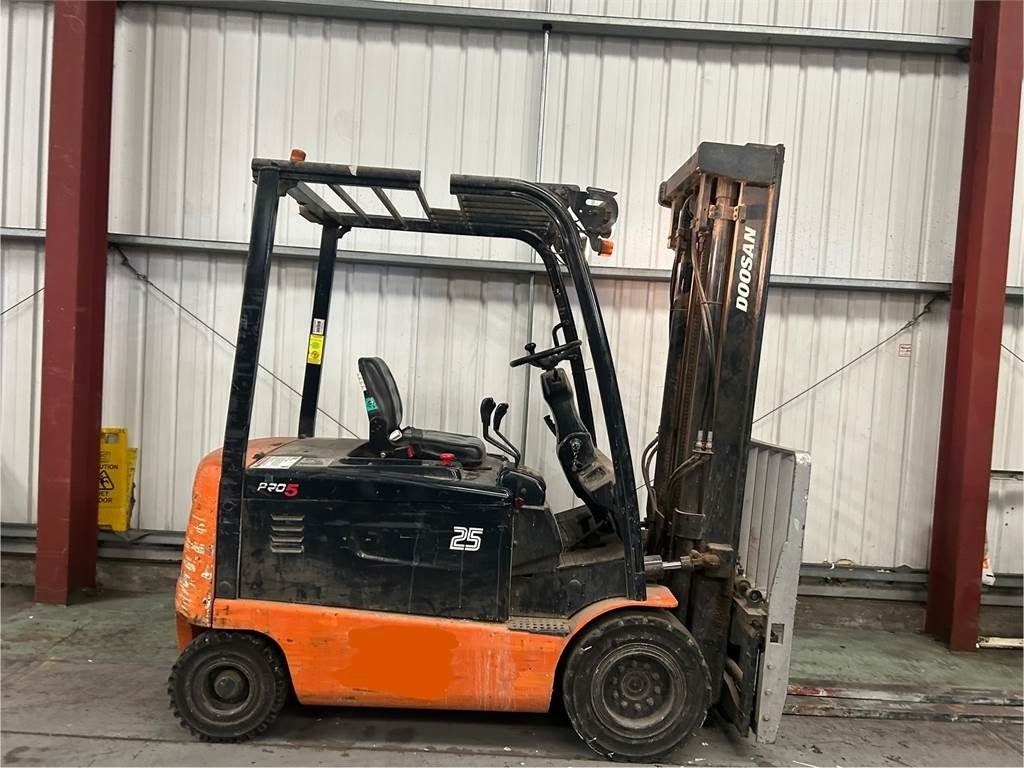 Doosan B25X-5 - Elektrostapler: das Bild 5 Doosan B25X-5 - Elektrostapler: das Bild 5