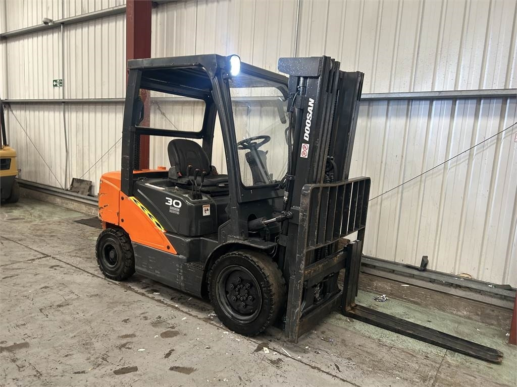 Doosan D30S-5 - Dieselstapler: das Bild 4 Doosan D30S-5 - Dieselstapler: das Bild 4