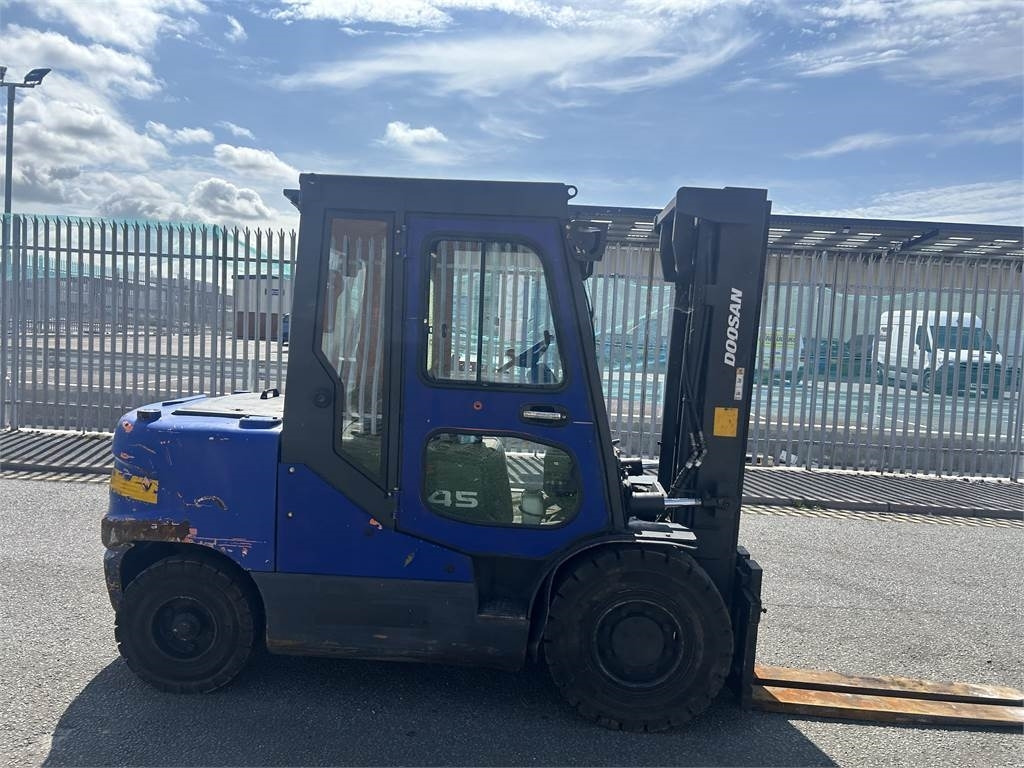 Doosan D45SC-5 - Dieselstapler: das Bild 4 Doosan D45SC-5 - Dieselstapler: das Bild 4
