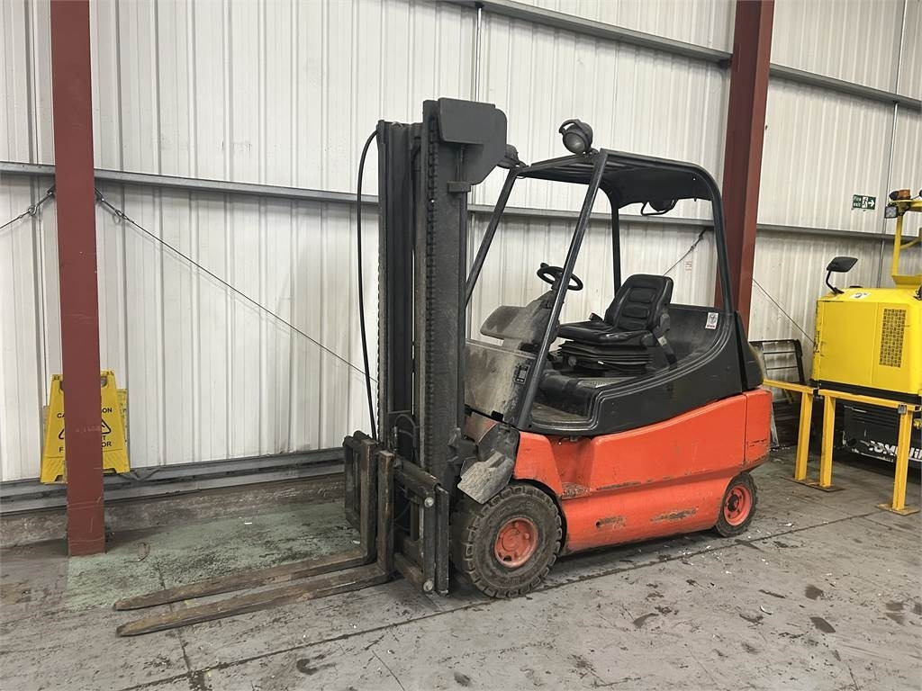Linde E30-02 - Elektrostapler: das Bild 2 Linde E30-02 - Elektrostapler: das Bild 2