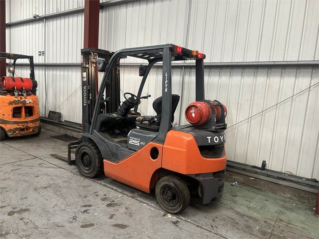 Toyota 02-8FGF20 - Treibgasstapler: das Bild 3 Toyota 02-8FGF20 - Treibgasstapler: das Bild 3