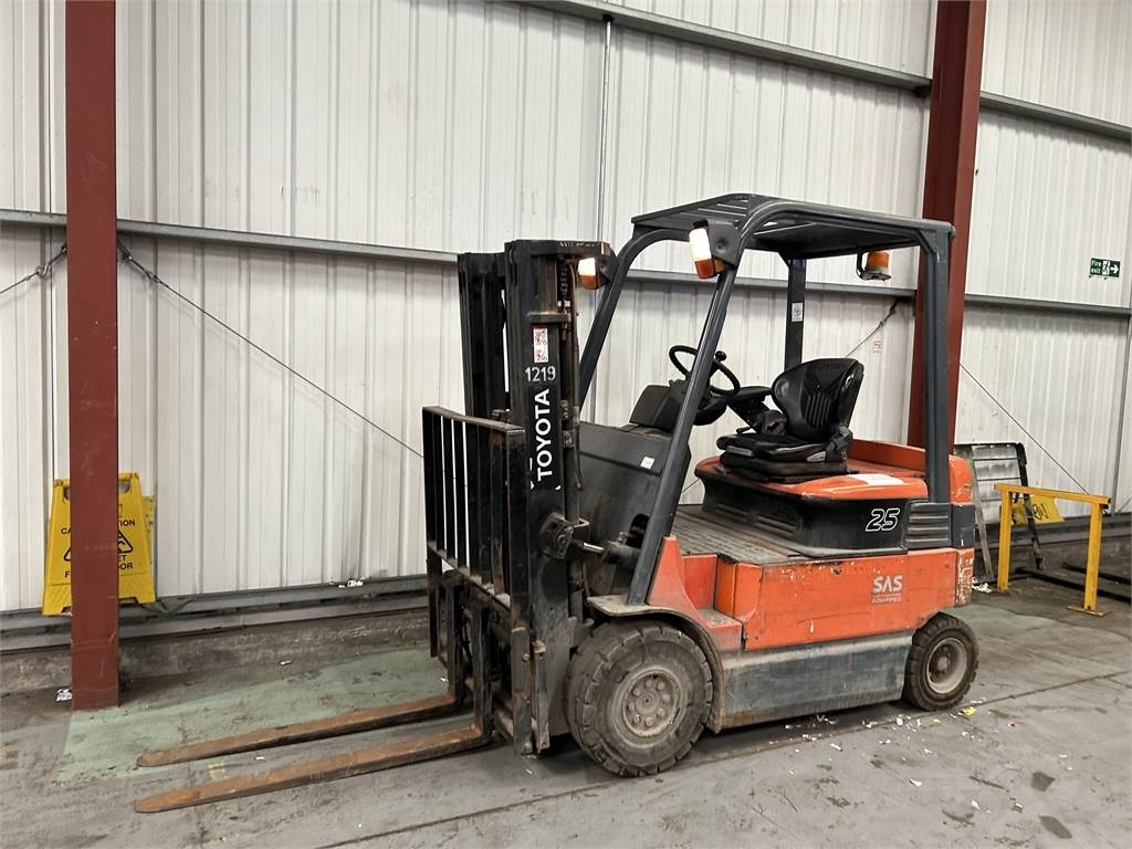 Toyota 7FBMF25 - Elektrostapler: das Bild 2 Toyota 7FBMF25 - Elektrostapler: das Bild 2