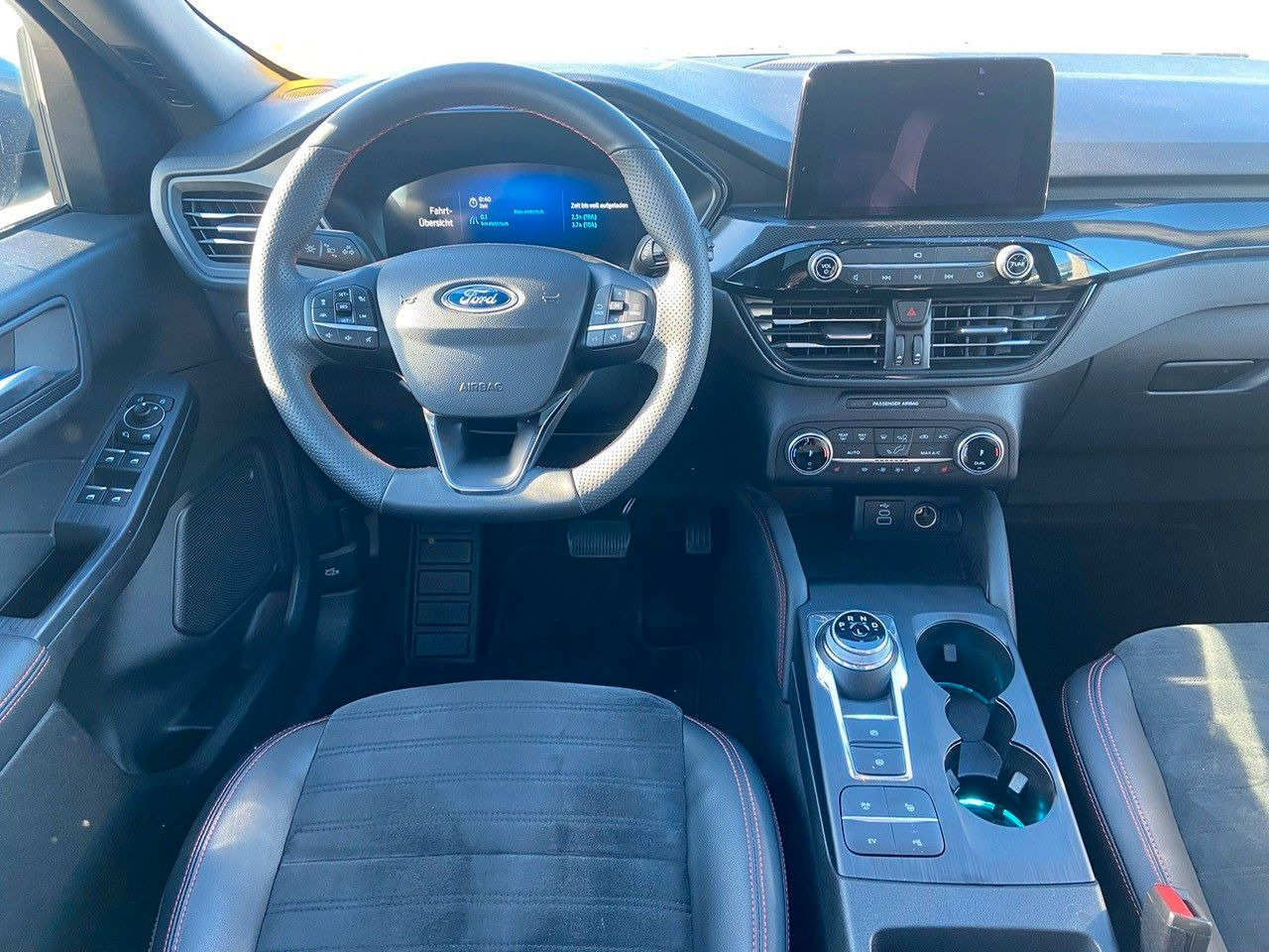 Ford Kuga Plug-In Hybrid ST-Line X - SUV/ Geländewagen: das Bild 2 Ford Kuga Plug-In Hybrid ST-Line X - SUV/ Geländewagen: das Bild 2