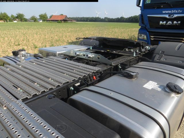 MAN TGX 18.460 4x2 LLS Kipphydraulik, Kompressor MAN TGX 18.460 4x2 LLS Kipphydraulik, Kompressor - Sattelzugmaschine: das Bild 3 MAN TGX 18.460 4x2 LLS Kipphydraulik, Kompressor MAN TGX 18.460 4x2 LLS Kipphydraulik, Kompressor - Sattelzugmaschine: das Bild 3