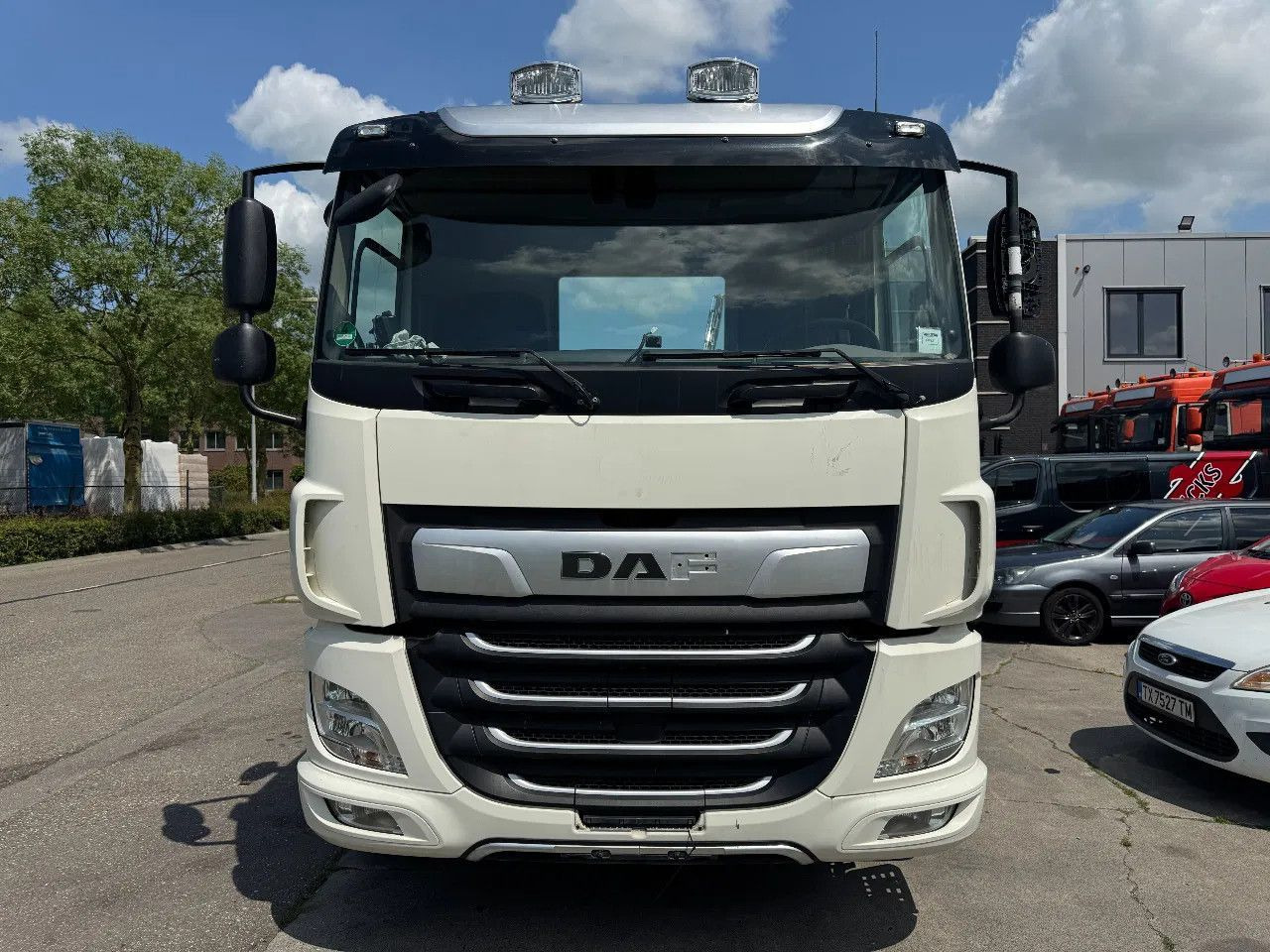 DAF CF 450 6X2 - EURO 6 + LIFT/STEERING AXLE - Fahrgestell LKW: das Bild 2 DAF CF 450 6X2 - EURO 6 + LIFT/STEERING AXLE - Fahrgestell LKW: das Bild 2