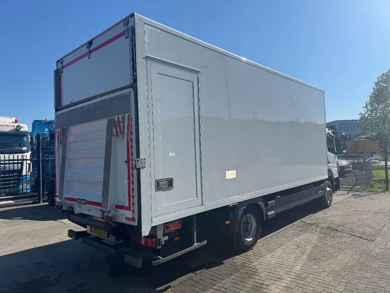 Mercedes-Benz Atego 1224 4X2 EURO 6 CARGOLOCK BOX TÜV 09-2025 - Koffer LKW: das Bild 5 Mercedes-Benz Atego 1224 4X2 EURO 6 CARGOLOCK BOX TÜV 09-2025 - Koffer LKW: das Bild 5